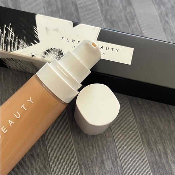 Fenty 280 Pro Filt’r Hydrating Longwear Foundation - Picture 4 of 5